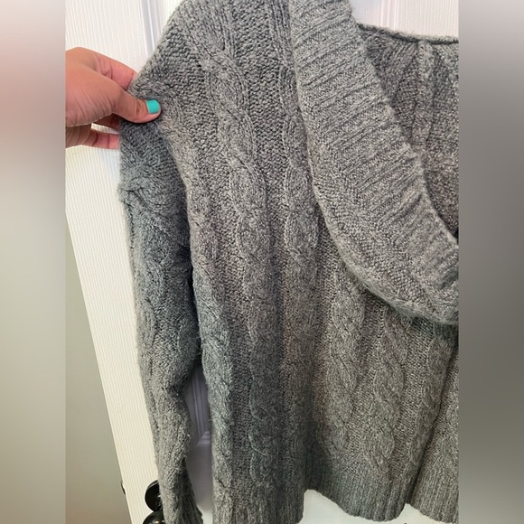 American Eagle Gray Cable Knit Sweater with Hood Size XS - Picture 4 of 4